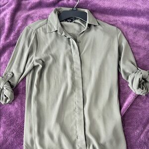 XS Olive Button-Front Shirt with Classic Collar